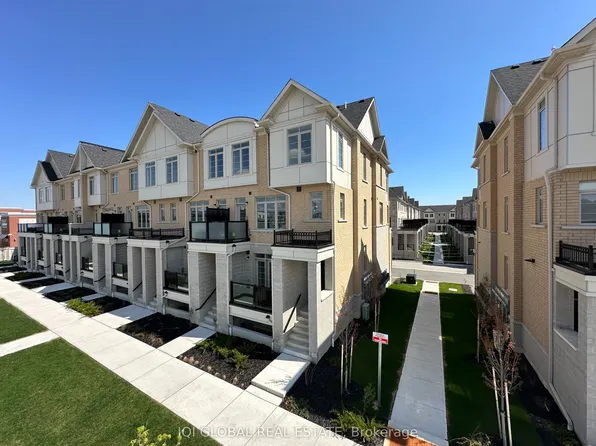 1655 Palmers Sawmill Rd #208, Pickering, ON L1X 0R3