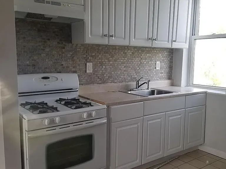 572 Springfield Ave #5C — Photo 1