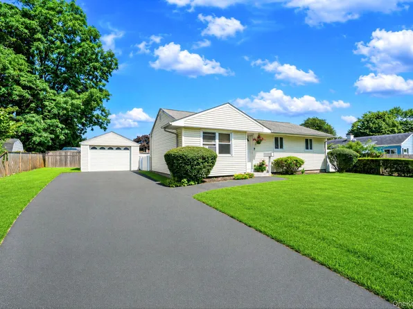 2803 Eagle Avenue, Medford, NY 11763
