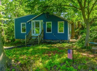 8 Towle Pl, Glen Cove, NY 11542