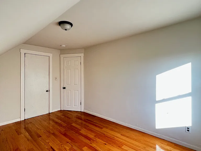 27 Barry St #2R — Photo 29