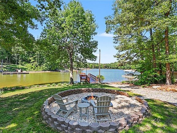 3rd image of 260 Knollwood Dr