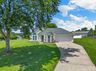 113 N Woodcliff Ln, Mount Holly, NC 28120