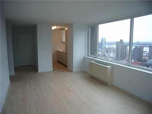 Rented by R New York | media 10