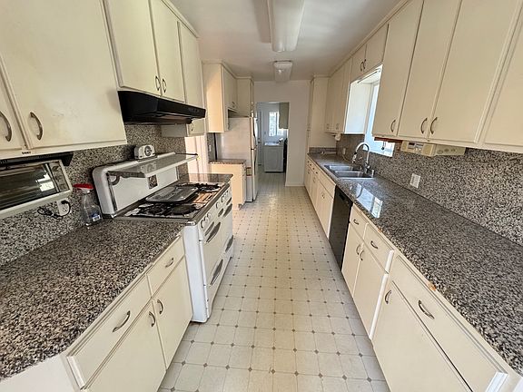 3rd image of 9215 Alcott St #9215