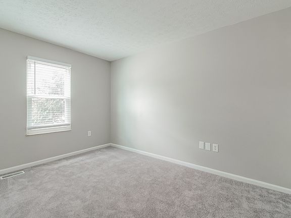 3rd image of 2025 Newmarket Ct