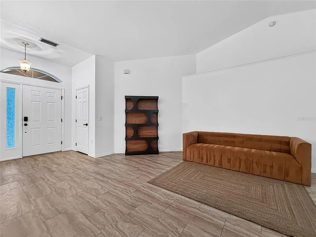 3 bed, 2.0 bath, 2181 sqft, $2,200 — Photo 3