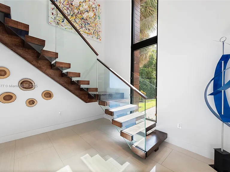 1025 Diplomat Pkwy — Photo 27