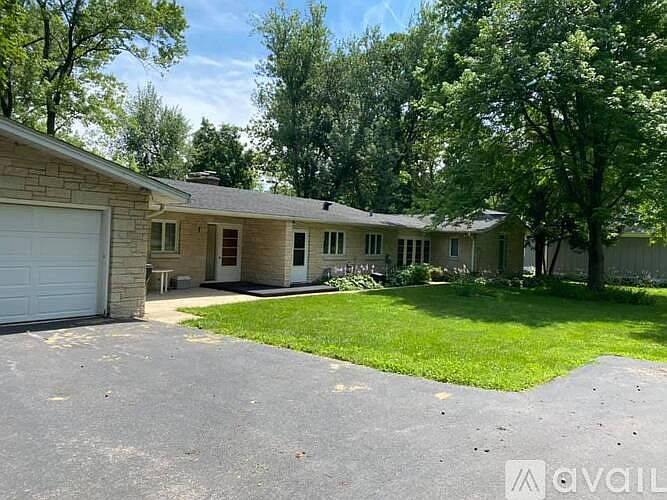 1st image of 1034 Woodland Ave