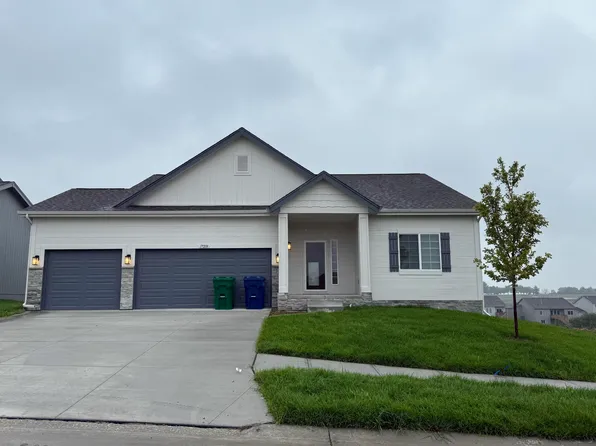 17218 Sumac St, Bennington, NE 68007