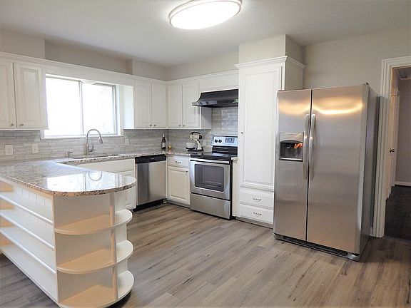 4th image of 201 E Cayuga Dr