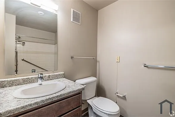 2 bed, $1,100 — Photo 3