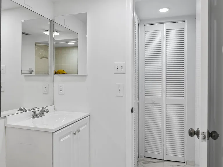 1400 NW 9th Ave #B-14 — Photo 24