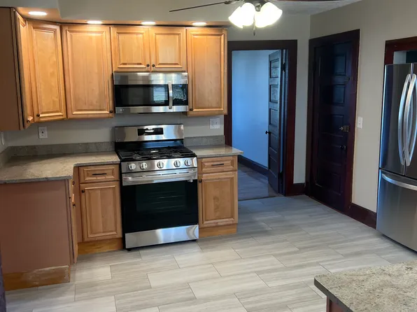 8 Harding St, South Grafton, MA 01560