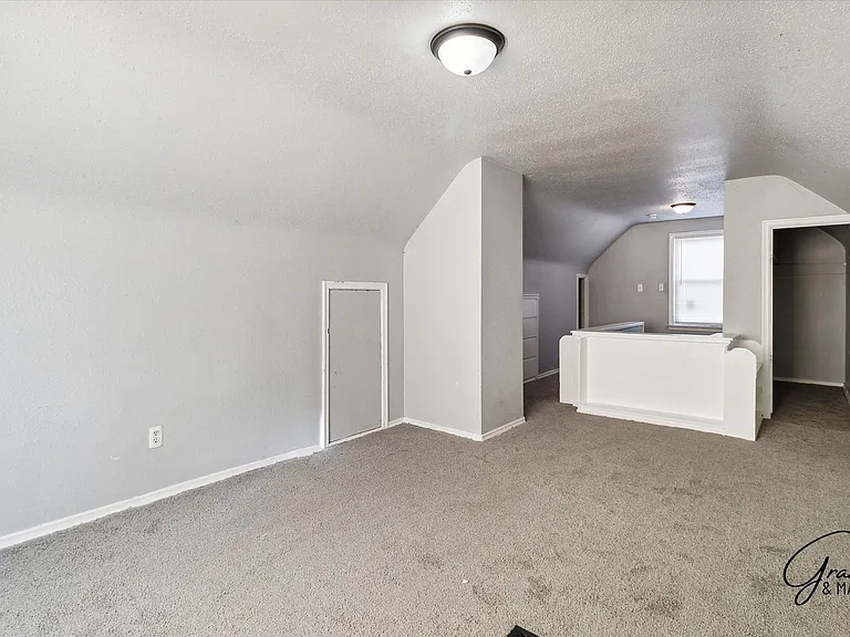 15847 Chatham St — Photo 16