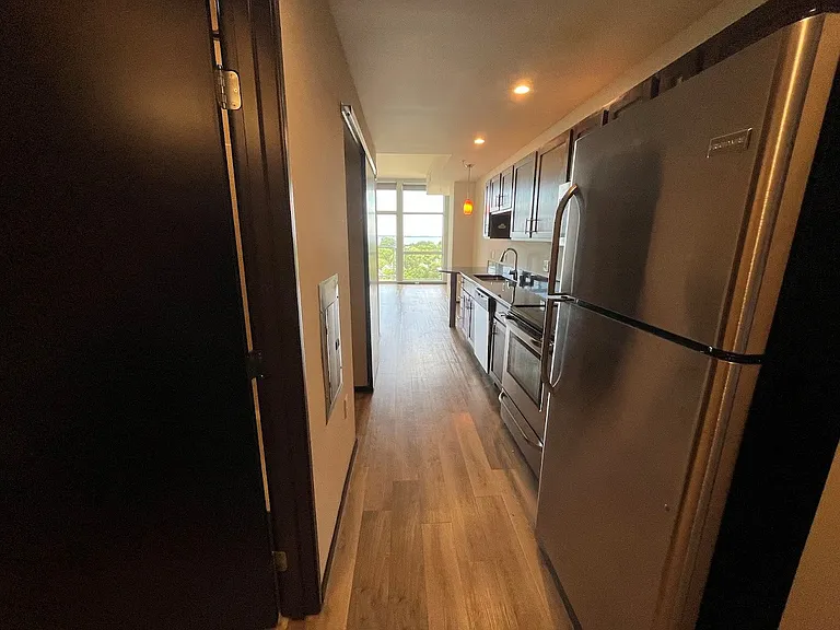 Galaxie High Rise Apartments — Photo 3