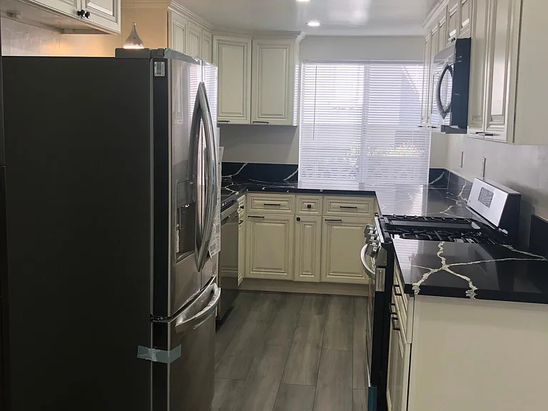 807 N Alfred St #2 — Photo 11