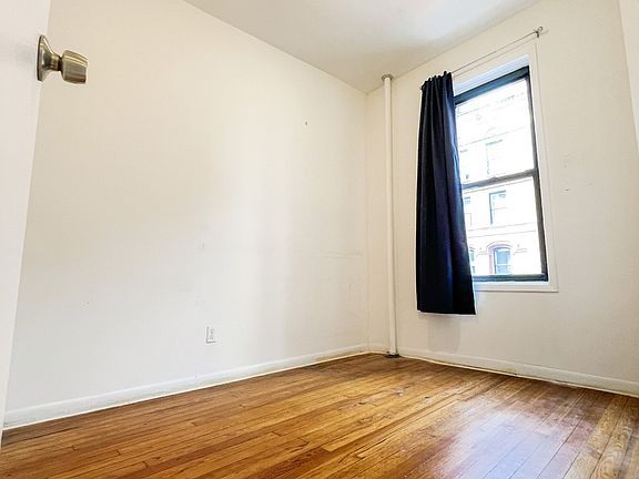 5th image of 200 W 95th St APT 33