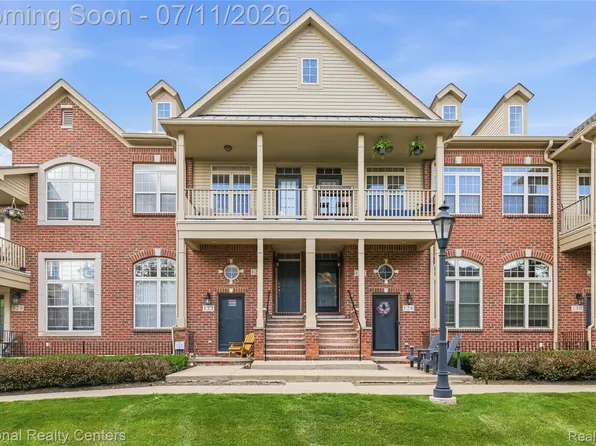 128 Sandy Ln, Walled Lake, MI 48390
