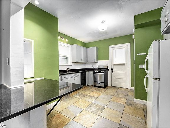 5th image of 3010 Essex Rd
