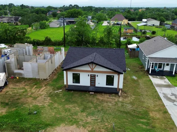510 Jenni Ln, San Leon, TX 77539