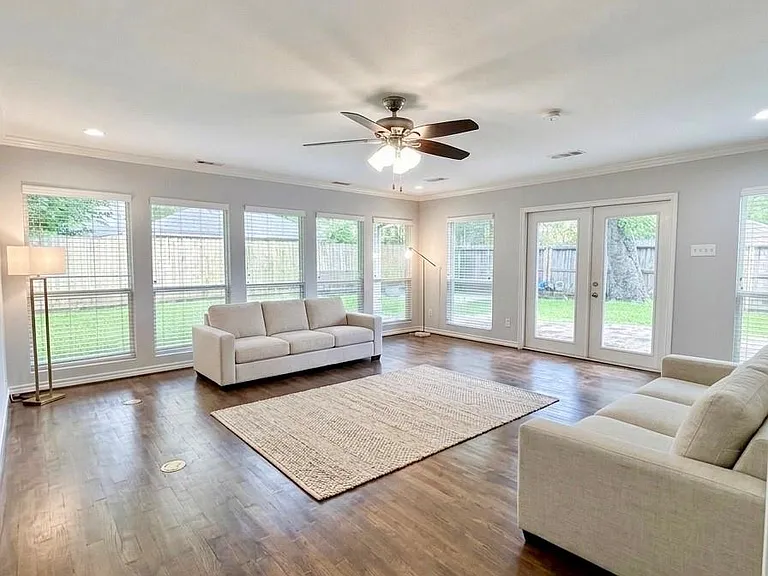 14011 Wickersham Ln — Photo 9