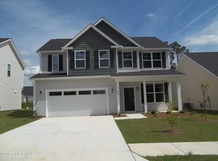 908 Terraces Ln, Hampstead, NC 28443