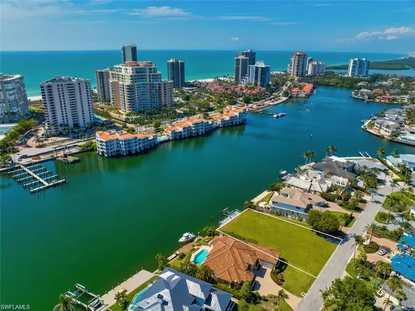 315 Neapolitan WAY, NAPLES, FL 34103
