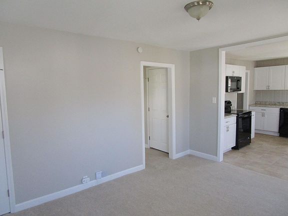 3rd image of 104 Darlene Ct