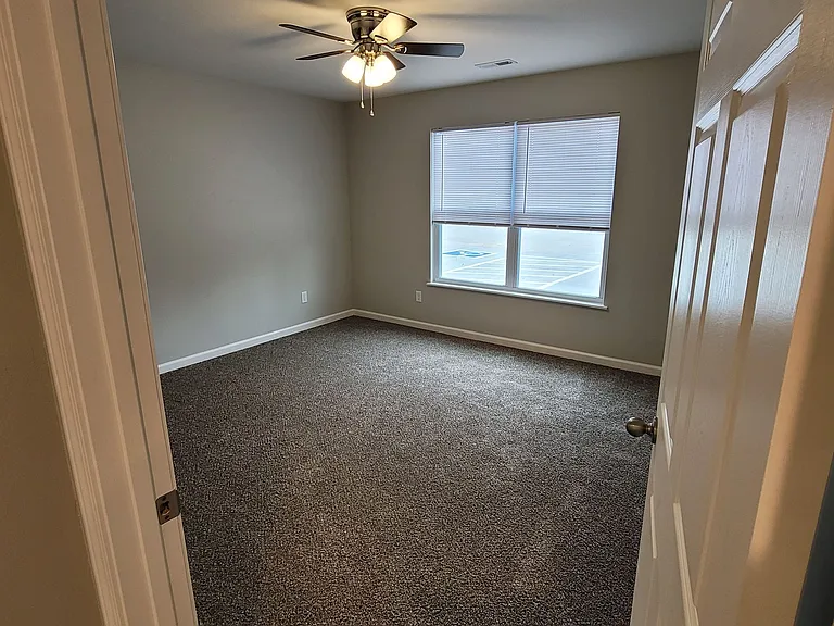 Creekside Apartments — Photo 28
