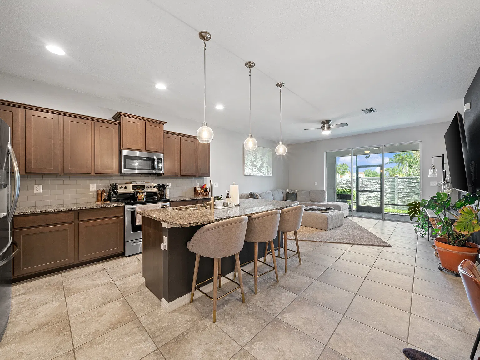 3 bed, 2.5 bath, 1725 sqft, $2,500 — Photo 4