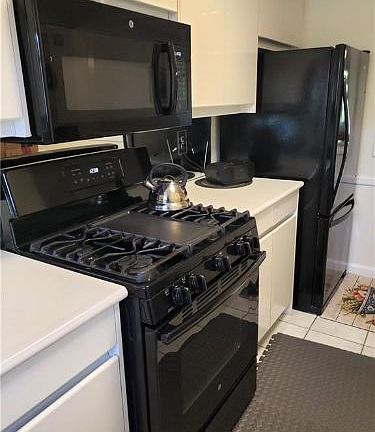 5th image of 650 E Greenwich Ave #107