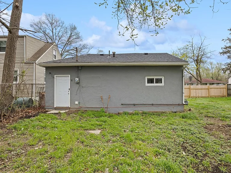 2707 Woodland Ave — Photo 24