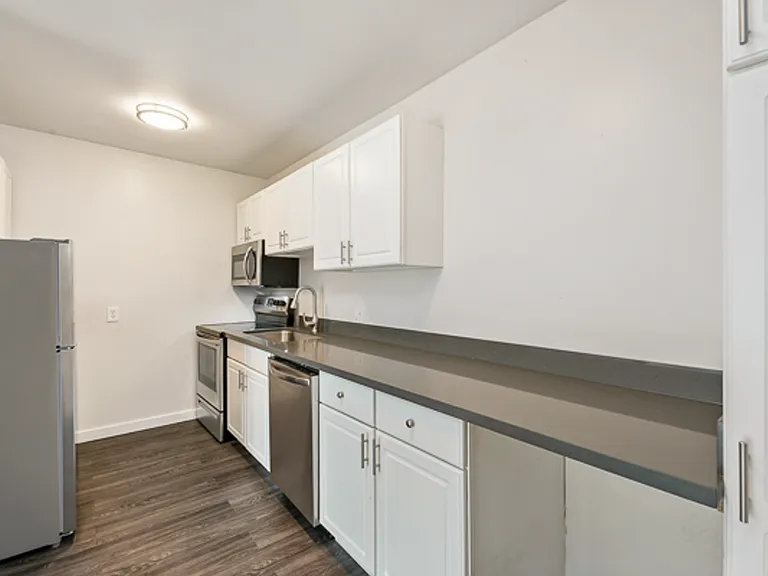 Aloha House Apartments — Photo 13