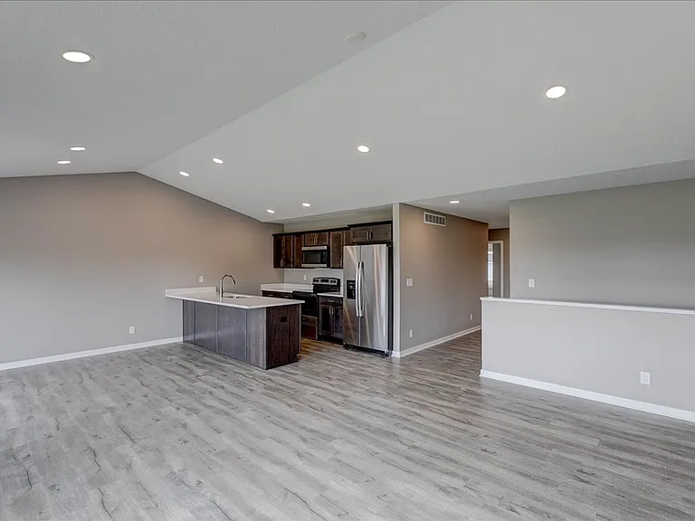 6647 NE 9th Ct — Photo 7