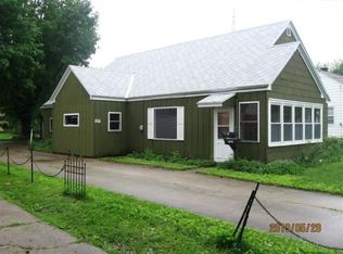 93 Pleasant St, Sparta, MI 49345