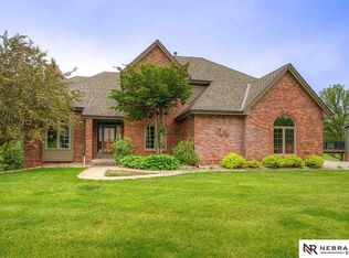 21945 Stanford Cir, Elkhorn, NE 68022