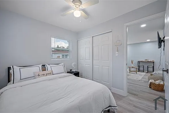 4313 W Woodlawn Ave #B — Photo 9