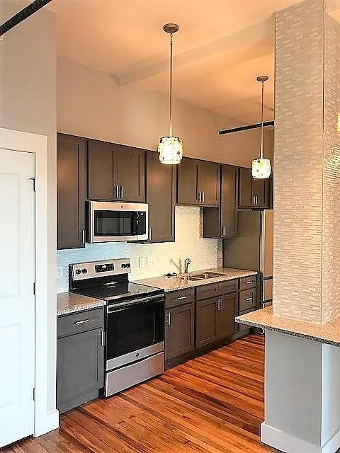 127 N Greene St — Photo 2