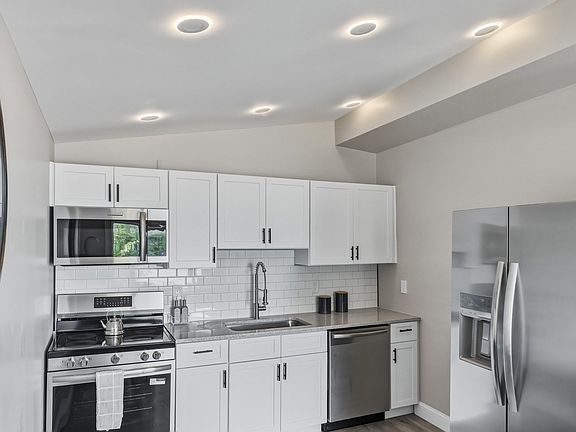 3rd image of 73 Cubles Dr