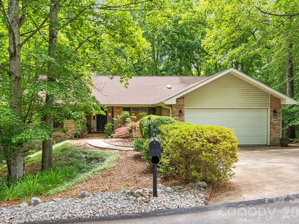 1851 Riverview Ct, Hendersonville, NC 28739