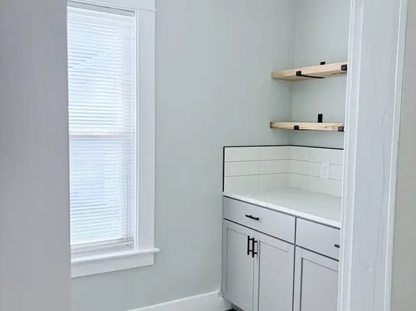 2 bed, 1.0 bath, $2,000, (undisclosed Address), Greenfield, MA 01301