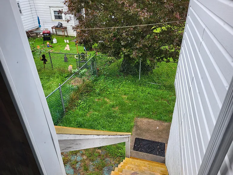 2432 Main St — Photo 2