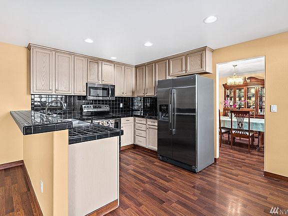 5th image of 3002 NE 195th Ct