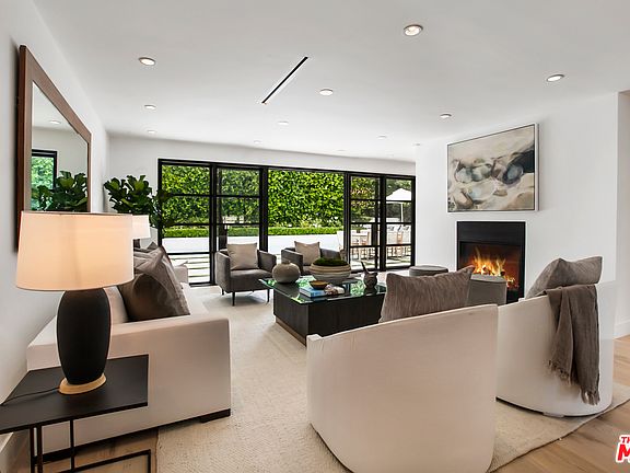 3rd image of 2828 Nichols Canyon Pl