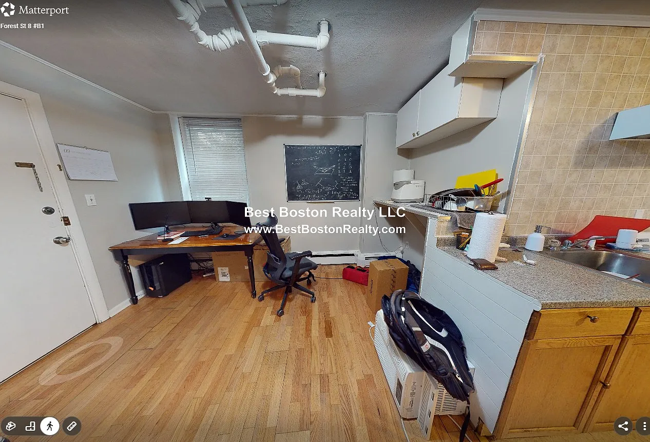 8 Forest St — Photo 2