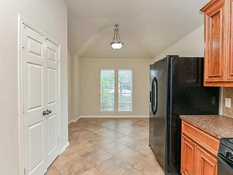2106 Castle Gardens Ln — Photo 13