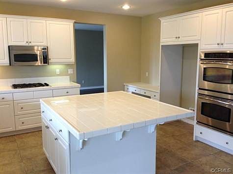 Spacious Kitchen and New Kitchen Appliances