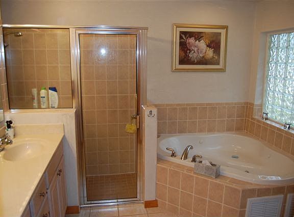 5th image of 64 Bainbridge Ln