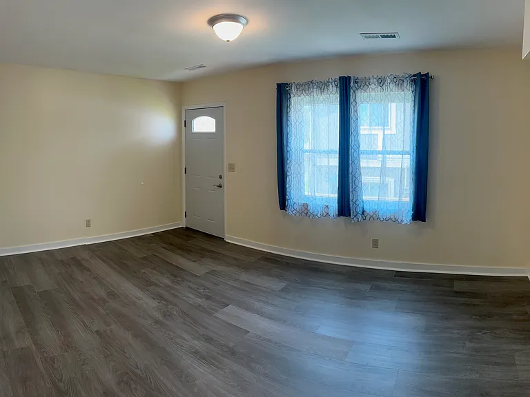 1103 Sylvan St #1 — Photo 6